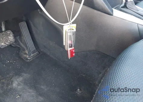 2020 Toyota Yaris Le z USA, uszkodzony, nr VIN 3MYDLBJV4LY707418